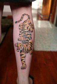 teleća boja nizbrdo tigar tetovaža uzorak