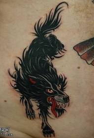 Живіт запеклої татуювання вовка