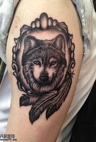 Arm fashion beautiful wolf head tattoo pattern