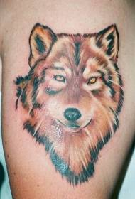 Patrón de tatuaje de lobo rojo serio hombro marrón