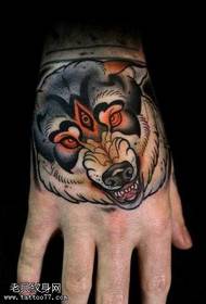 Hand back European and American wolf head tattoo pattern