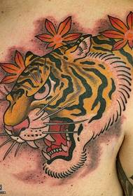Krūtinės tigro tatuiruotės modelis