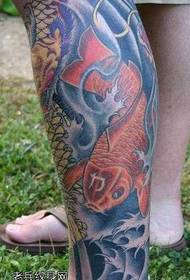 wzór tatuażu noga czerwona kałamarnica