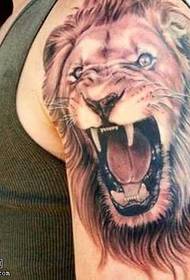 patró de tatuatge de lleó de braç
