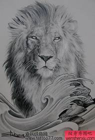 un patró clàssic de tatuatge de cap de lleó dominador
