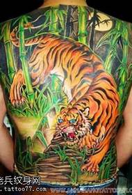 pilns muguras tīģera lejupvērstais tetovējums