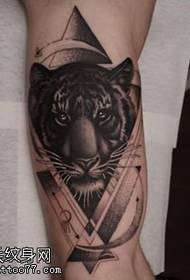 Uzorak tetovaže tigra linije linija nogu