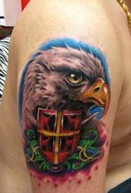 model de tatuaj vultur: model de tatuaj avatar braț vultur