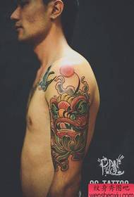 Arm popular pattern di tatuatu di tatu di leone di danza populari