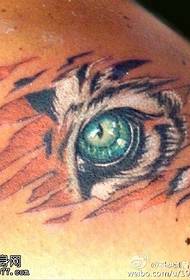 patrón de tatuaje de ojo de tigre realista realista