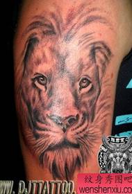 Lion Tattoo Patroon: Klassike dominearjende arm Lion Head Tattoo Pattern