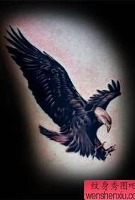 Ērgļa tetovējuma modeļa attēls