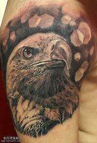 model de tatuaj de vultur braț