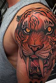 Motif de tatouage grand tigre