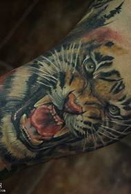 Modèle de tatouage jambe tigre