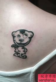 djevojka na ramenu sladak totem tigar uzorak tetovaža