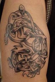 Aslan dövme deseninin Celtic knot kombinasyonu