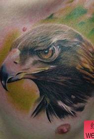 машка убава класична тетоважа на орел