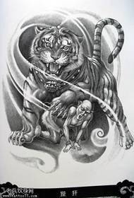 un tigru dominator model de tatuaj pentru toată lumea