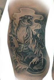 modèle de tatouage de tigre de montagne beau populaire de taille de garçons