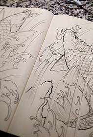 传统风格鲤鱼纹身图案手稿