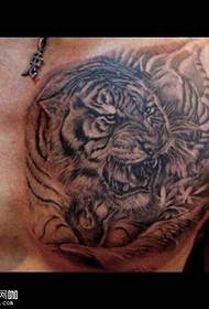 Узорак тетоваже грудног тигра