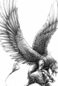 wings flying high flying Black-gray stinger animal eagle tattoo manuscript