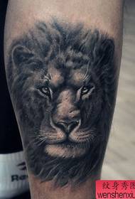 a lion head tattoo pattern with a domineering leg