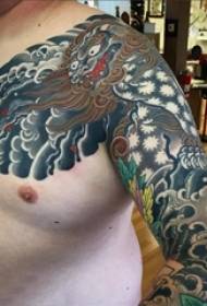 Japanisches traditionelles gemaltes einfaches abstraktes zeichnet kleines Tierlöwetätowierungsmuster