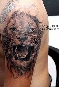 arm lejon tatuering mönster