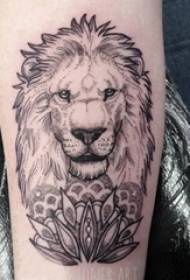black gray sketch sting trick creative domineering lion head tattoo picture