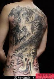 Jungen zurück herrschsüchtig cool voller Rücken Berg Tiger Tattoo-Muster