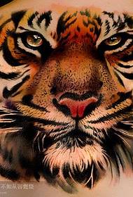 Препорачајте работа за тетоважа на тигар доминирачка