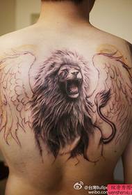 polecam tatuaż z pełnym tyłem dominującym lwa