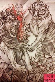 推荐一只霸氣的老虎格鬥獅子紋身手稿