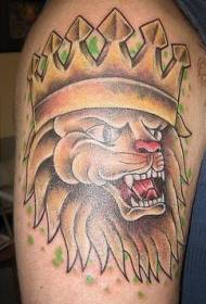 motif de tatouage tête de lion en colère couleur épaule