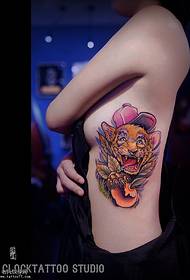 modello tatuaggio tigre laterale posteriore