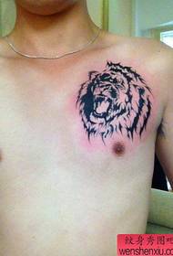 boy's chest is super cool domineering totem lion head tattoo pattern