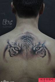 nzuri nyuma tiger kichwa tattoo muundo