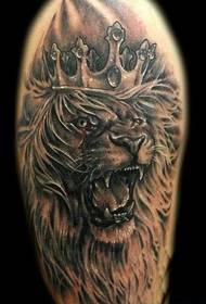 modello del tatuaggio del re leone