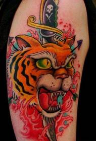 en storarmet tiger-tatovering i skolestil fungerer