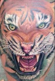 Patrón de tatuaje de tigre de pierna