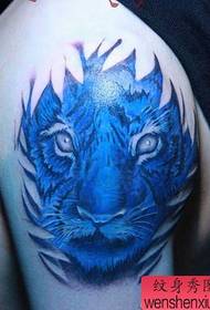 Όπλα φαίνεται καλό σχέδιο τατουάζ κεφάλι χρώμα τίγρη