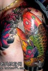 χρωματιστό όμορφο ημι-σκαλιστό μοτίβο τατουάζ χελωνών