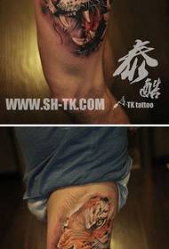 много популярен модел на татуировка на главата на тигър 129448 - татуировка на семейство тигър на гърба