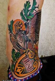vēdera ērgļa tetovējuma modelis