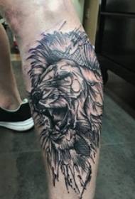 男生小腿上黑灰素描点刺技巧创意霸气狮子纹身图片