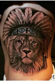 elegante patrón de tatuaje de león indio individual