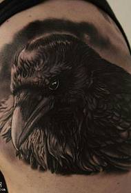 реалистичная татуировка орла на плече