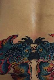 muguras pāris Krāsainie kalmāru tetovējumu modeļi izskatās viens otram